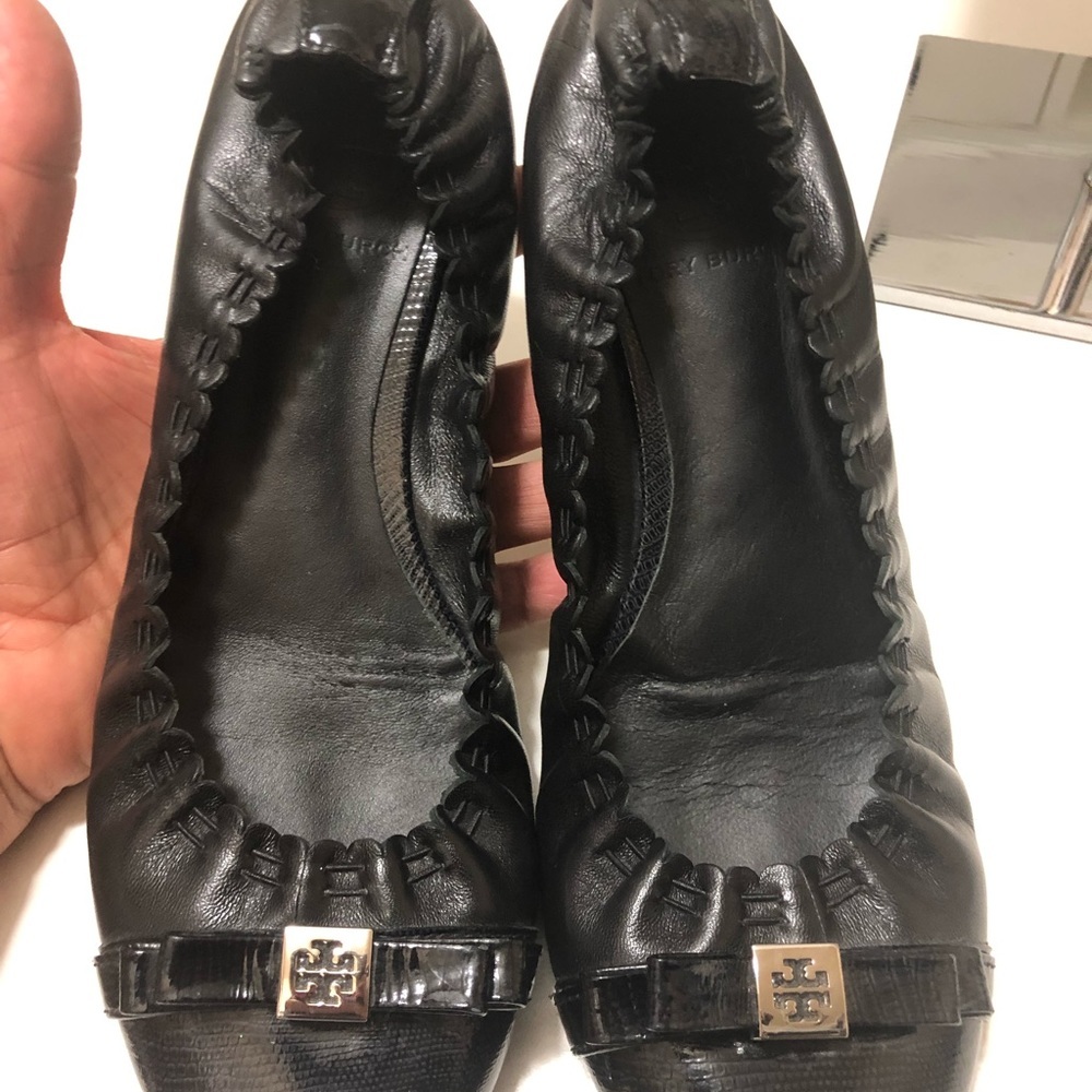 Tory Burch Black Flats with Silver Logo - Picture 4 of 11